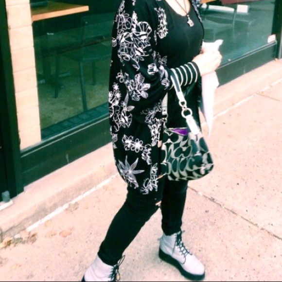 ‼️SALE‼️ FLOWY & COMFY TWIK FLORAL CARDIGAN - Picture 2 of 4